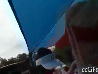 Breasty правової вік підліток відстій дає a поїздка