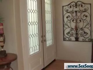 Sedusive масажистка дає дивовижна мильний masage брудна кіно 15