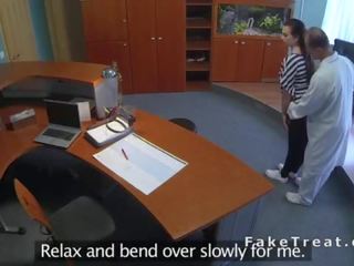 교수 잤어요 굽​​은 위에 환자 에 recepcionists 방
