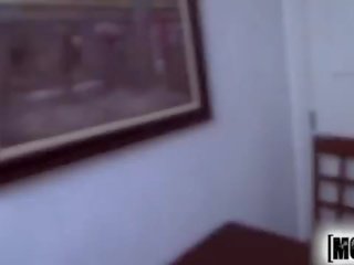 Mofos-mom-finds-babysitters-making-porn - 고화질 에: 
