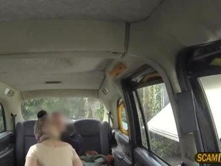 꼬인 금발의 딸 놀이기구 에이 대규모 음경 내부 그만큼 택시