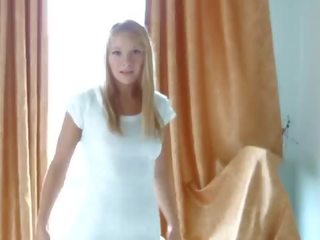 금발의 비탄 손질 에이 거대한 곡괭이 에 에이 캠 표시 - totallyfreehotcams.com