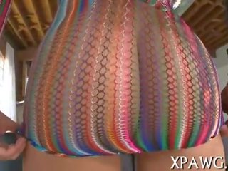 X 定格の フィルム ふくよか 尻
