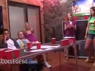 Колеж groupsex еротичен филм при на парти