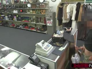 放荡 和 挑衅 拉丁 空中小姐 selling 一 luggage 得到 性交