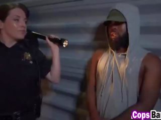 Arrested ブラック youth 取得 ファック バイ 二 女性 officers