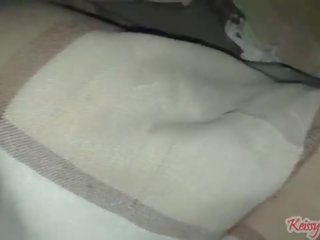 Saya hago la dormida para que mi suegro penyalahgunaan de mi&comma; le termino dando el culito&excl;&excl; sexo mientras mi esposo trabaja
