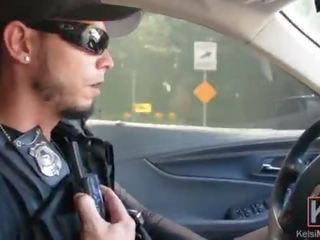 Km.17.1 凯尔茜 梦露 运行 从 警察 第一 部分 kelsimonroe.xxx 预习