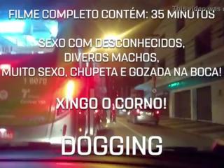 Corno levando a esposa cristina cris em seu primeiro сторожить na mirante da lapa para ser abusada por desconhecidos, xinga o corno, chupa, e engole leitinho