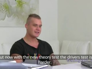 Assistant interupts női ügynök szex csipesz szereplőválogatás