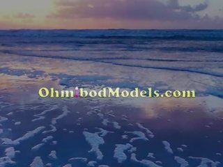 Blond spritzt aus fickt sie muschi mit groß klar dildo