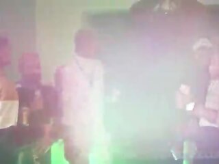 Pegando o cara гетеро na festa