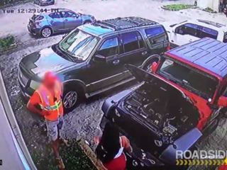 Roadside - malaking suso tatu stunner fucks ang sasakyan mekaniko