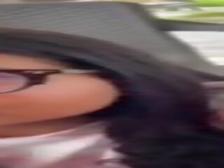 Voluptuous colombiana mamandole la verga a su vecino en publico es pillada