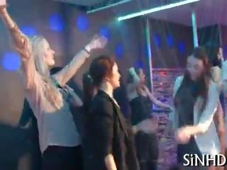 明确的 和 嫪 fuckings