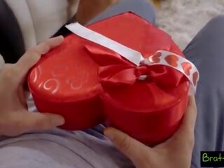 Bratty stepsis - peu demi-soeur falls pour stepbrothers vday surprise s4&colon;e4