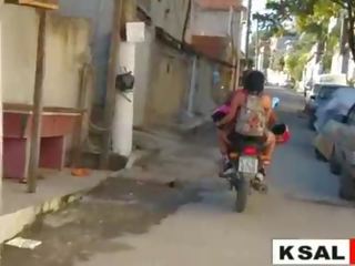 Entramos na comunidade pra visitar um amigo e fizemos muita putaria e varios video-video - video-video completos ada merah