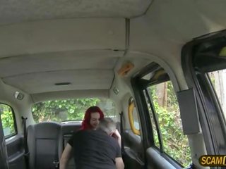 Чарівний streetwalker кліпи її дивовижна цицьки і трахає жорсткий