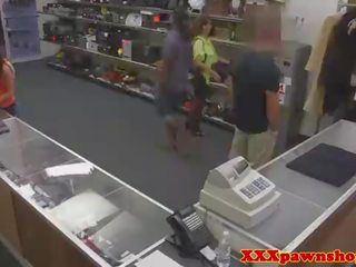 Реальний pawnshop підліток в spex потреби готівка
