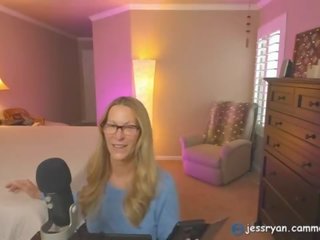 Матуся camgirl jess райан дає an honest хуй рейтинг jessryan&period;manyvids&period;com