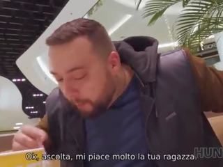 Hunt4k&period; acquista ла moglie ди uno sconosciuto al centro commerciale