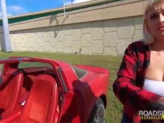 Roadside - 매력적인 금발의 여신 도착 엿 로 roadside assistance