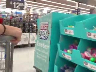 А реален особняк запис а необикновен мацка при walmart -