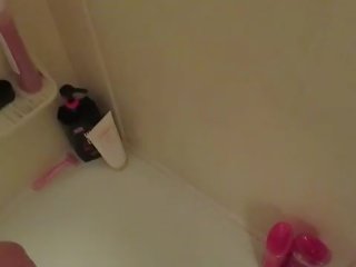 두 오줌 누는 에 각각의 다른 에 shower.mov