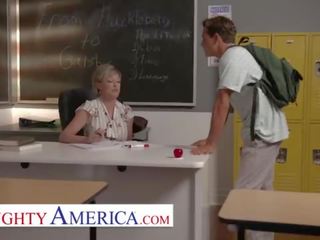 Birichina america - dee williams scopa suo studente