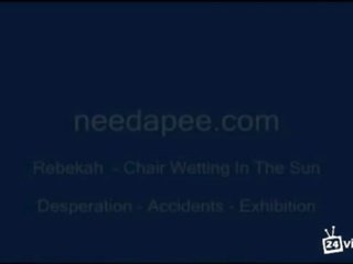 Rebekah wets 她的 比基尼泳裝 上 該 terrace