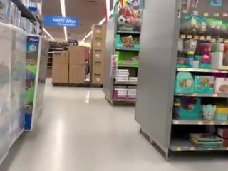 死缠烂打 records 女学生 在 walmart public&excl; 她 有 无 短裤 在 公