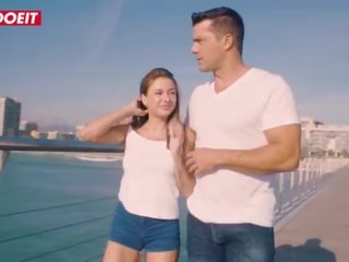 Sauvage menue la mignonne baisée dur sur une publique plage - sandra wellness