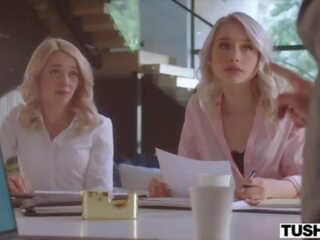 Tushy blondýna hottie scarlett má anál zábava s ju šéf