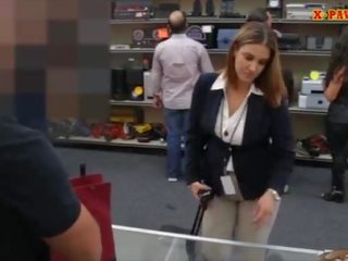 Massive emjekler woman gives head and sikilen to earn pul