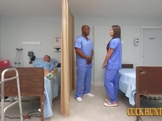 योग्य medic वाइफ vivian लोमड़ी cuckolds में हॉस्पिटल कक्ष