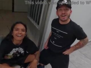 Pitoco chegou junto da ninfeta e quer meter o ferro - Jasmine Santanna
