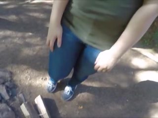 Lost hiker 젊은 여성 도착 엿 과 소요 항문의 질내 사정