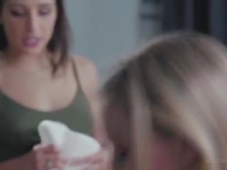Abella nguy hiểm, riley reyes - whoops! của tôi nắm tay slipped trong!
