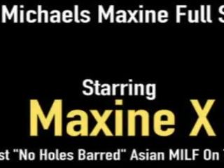 Däli aziýaly eje maxinex has hood over head a big shaft in her pussy&excl;