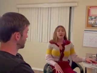 Felicity feline помага тя classmate пиша а хартия с killerpapers&period;org