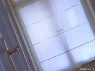 أفريل شمس يحصل على ل ضخم تجميل الوجه