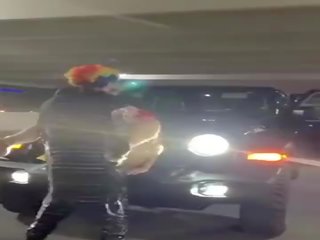 ピンク 髪 ファンシー 女性 取得 砲撃 上の jeep