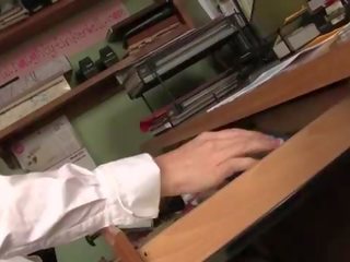Величезний vibe жінка мастурбація, великий введення & кокетливий оргазм. groãe insertionen