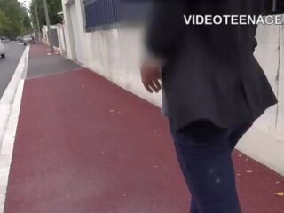 褐髮女郎 青少年 同 大 奶 得到 手指 在 屁股