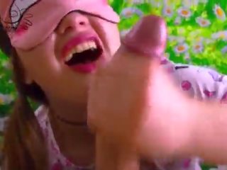 Jaunas seductress su patrauklus lūpos čiulpimas ir titfuck didžiulis cock&excl; pov