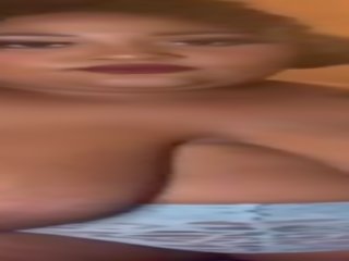 Supersaiyanboobs грає з її величезний цицьки